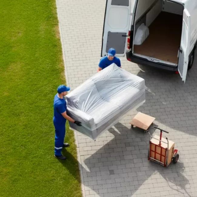 Imagen que ilustra el servicio de transporte de muebles de Carga Útil, empresa de transporte en Valencia, especializada en el traslado seguro y eficiente de muebles y enseres.